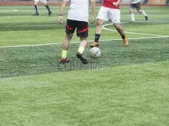 国旗映衬中,央山脉美景,天博体育,天博体育平台,天博体育官方网站,天博体育登录入口,天博体育app下载