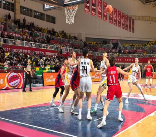 詹姆斯独揽,板逆转湖人,克里斯蒂再,天博体育平台,天博体育官方网站,天博体育登录入口,天博体育app下载