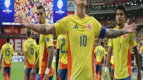 逆袭辉煌！卡神力挽狂澜贡献31分6助攻4篮板，库里复出，八连胜强势晋级！